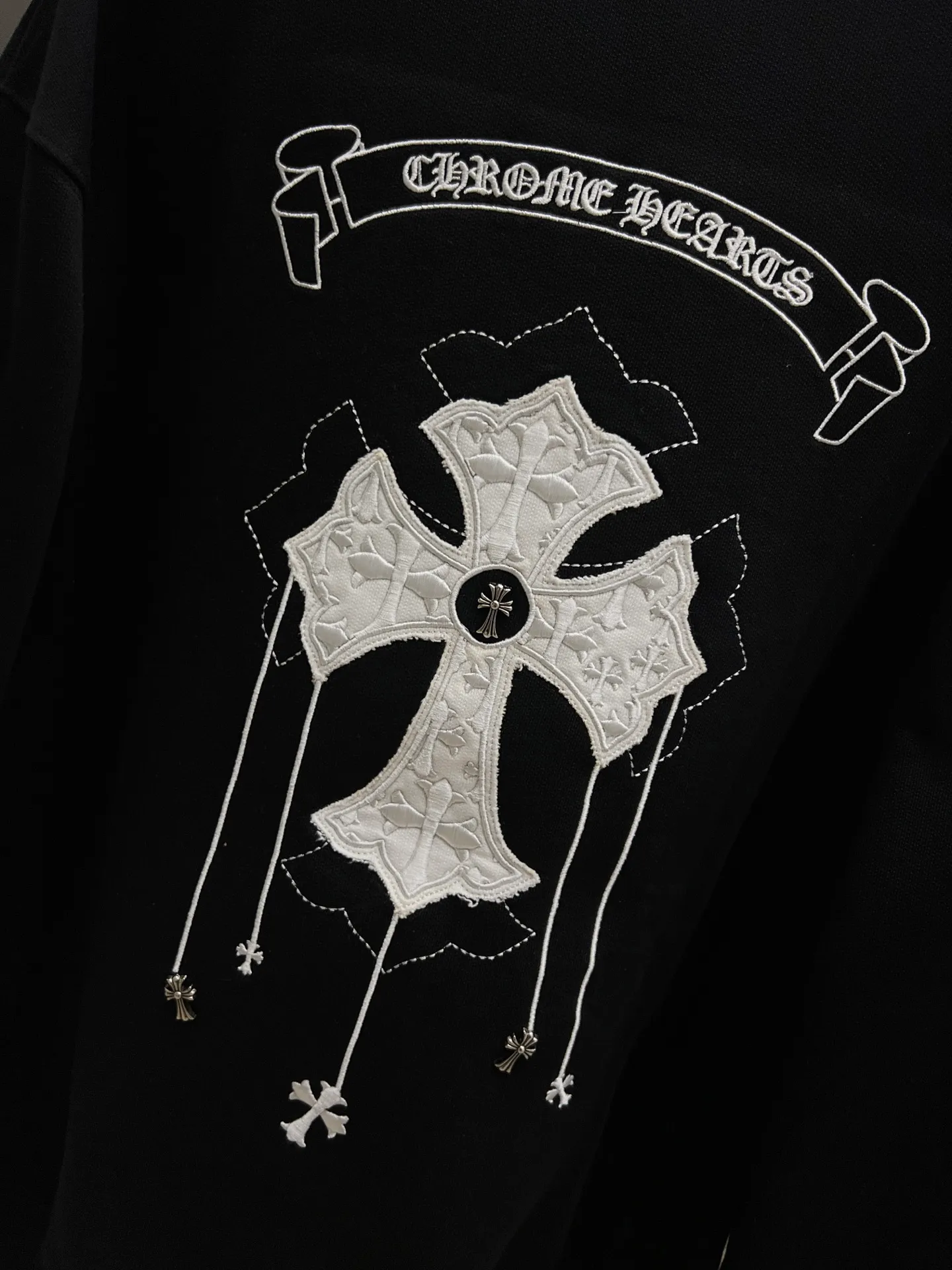 🅿️310 CH Cro 2025 autumn and winter new style, customized 430g double yarn plain fabric, round neck long-sleeved sweatshirt, cross three-dimensional embroidery technology + cross patch hardware, the real thing is great🔥Same style for men and women, loose version, size S M L XL XXL five sizes black white